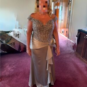 Elegant Off-Shoulder Lace Evening Gown